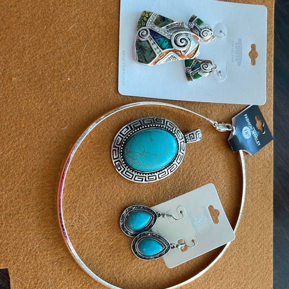 Omega chain with 2 slide and earring sets